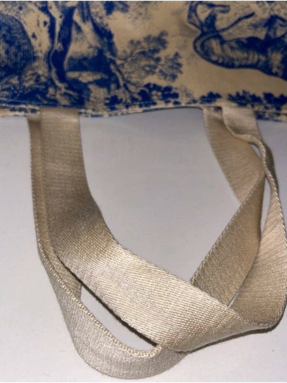 Christian Dior Exclusive Parfums
GWP Blue Beige Straw Tote Bag - Picture 7 of 8